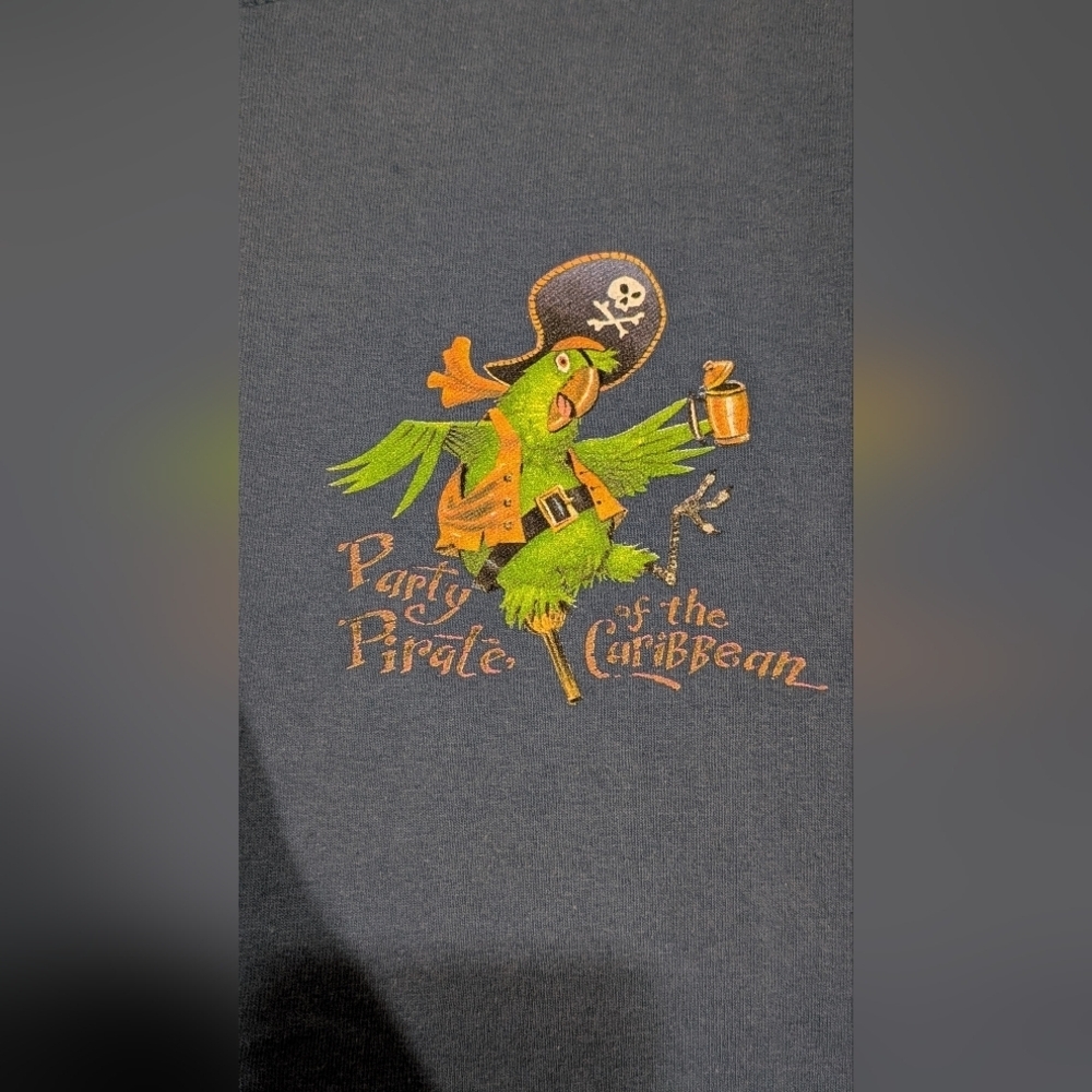 Disney World T-Shirt with Mickey Mouse Walt Disy Tag Pirates Of The Caribbean - Picture 3 of 8